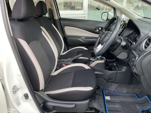 運転のしやすさや、乗り降りにも配慮した運転席。
