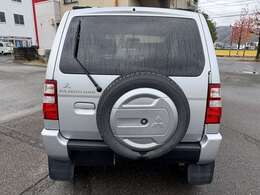 室内展示場を完備しておりますので、天候の悪い日でもゆっくりと車両をご覧下さい。