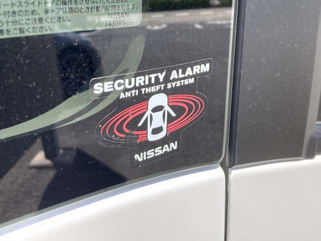 ドアこじ開けやナビ盗難センサーなどのセキュリティです。