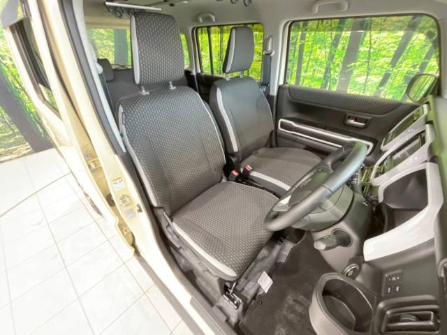 運転席シート廻りは使用感も少なく、良好な状態となっています。丁寧に使われていたことがよくわかりますね。