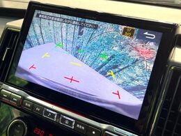 【バックカメラ】駐車時に後方がリアルタイム映像で確認できます。大型商業施設や立体駐車場での駐車時や、夜間のバック時に大活躍！運転スキルに関わらず、今や必須となった装備のひとつです！