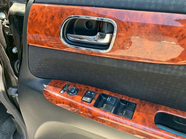 パワーウィンドウ付き☆運転席で全部の窓を開閉することが可能！！快適にドライブをお楽しみいただけます☆