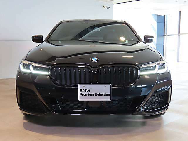 BMW Premium Selectionみなとみらい 屋内でご案内できます。