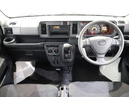操作性に優れた運転席となります！小物入れや各ボタンの配置にこだわり、使いやすいです！座り心地もよく視認性も良好なのでロングドライブもお任せ下さい！