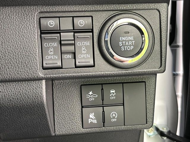 【両側パワースライドドア】スマートキーや運転席のスイッチで後席両側スライドドアの開閉が可能♪電動だから力を入れてドアを開ける必要が無く、小さなお子様でも簡単に開け閉めでき快適です♪