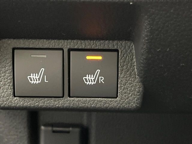 【シートヒーター】寒い日に重宝するシートヒーター！エアコンより早く温まってくれるので寒がりの人も安心ですね♪エアコンの温風は乾燥するから苦手、という方にもをおすすめです。