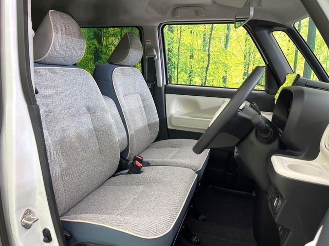 運転席シート廻りは使用感も少なく、良好な状態となっています。丁寧に使われていたことがよくわかりますね。