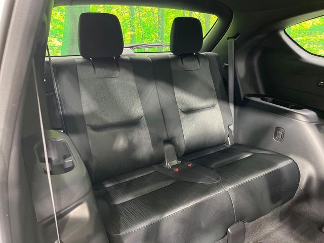 3列目シートはもちろん状態良好☆大人でもゆったりと座って頂けますので、大人数でのお出かけもラクラクです♪ご家族で、気の知れた仲間で、ドライブに行くのが楽しみですね♪