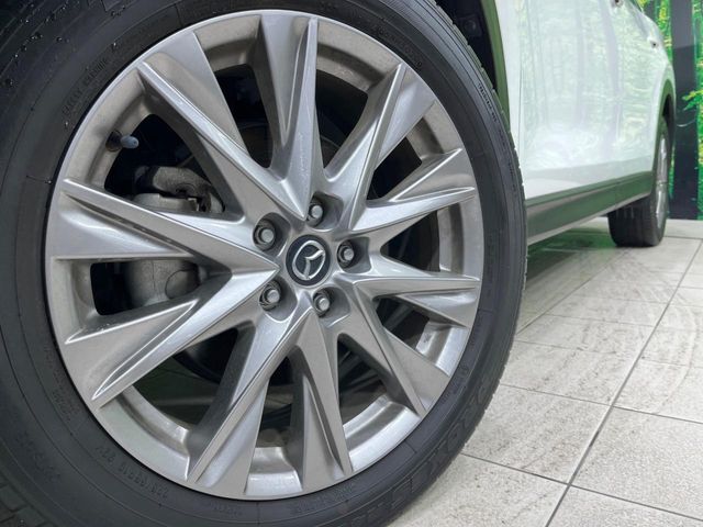 【純正19インチアルミホイール】外観にマッチした純正アルミホイールを装着しております。各種社外アルミホイールや、スタッドレスタイヤも取扱いしております。是非ご相談ください♪