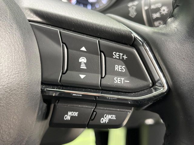 【マツダ・レーダークルーズコントロール】高速道路での長距離走行が楽に！自動で速度を保つクルーズコントロールが、衝突軽減システムと連携し、前方の車両を感知して車間を保つように速度調節してくれます！！