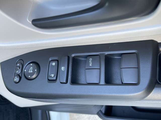 全体的に使用感の少ない良好な車内です。