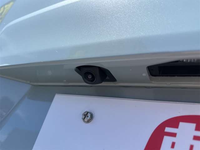 【バックカメラ】駐車する際に後方を確認するのに役立ちます！目視では確認できない障害物や小さな子供がカメラで確認できるので安心です！