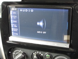 ナビゲーションはパナソニックストラーダメモリーナビ（CN-R500D）を装着しております。AM、FM、CD、DVD再生、Bluetooth、音楽録音再生、フルセグTVがご使用いただけます。
