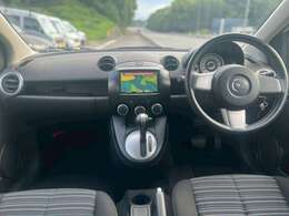 広々運転席で視界も良好です！