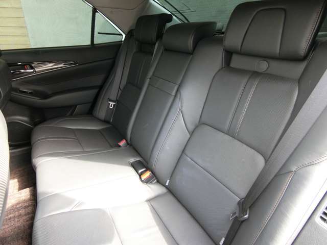中古車の中には修復歴のある車輛があります。この修復歴がすべて粗悪なものばかりではありません。修復が軽度なもの、綺麗に修理されているもの・・など厳しくチェックして仕入れしています。お買得チャンスかも！