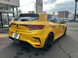 300psを発揮するエンジン