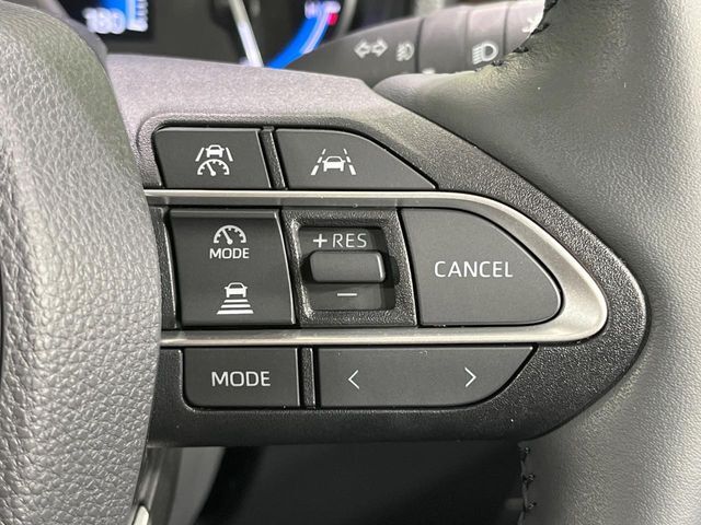 【レーダークルーズコントロール】高速道路での長距離走行が楽に！！自動で速度を保つクルーズコントロールが、衝突軽減システムと連携し、前方の車両を感知して車間を保つように速度調節してくれます！！