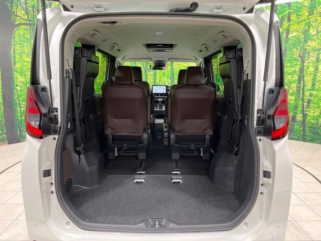 普段のお買い物や通勤、送迎等に十分な荷室スペースを確保しております。セカンドシートを倒すと、大きな荷物の積載も可能です♪