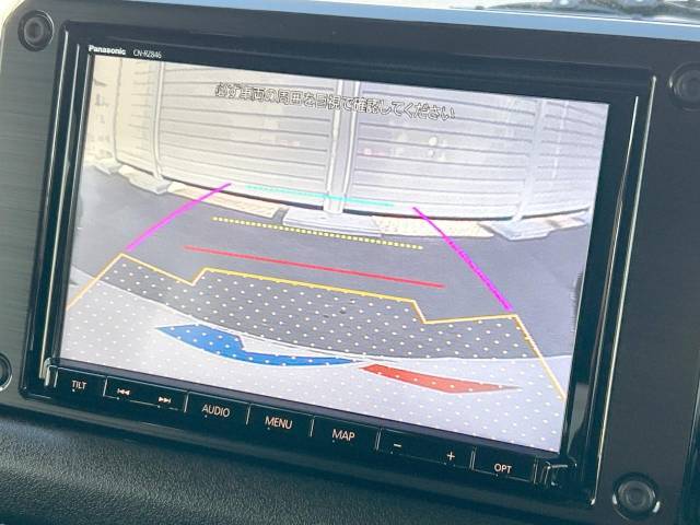 【バックカメラ】駐車時に後方がリアルタイム映像で確認できます。大型商業施設や立体駐車場での駐車時や、夜間のバック時に大活躍！運転スキルに関わらず、今や必須となった装備のひとつです！