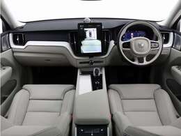 Google搭載/ETC2.0/360度カメラのフルセット搭載。9インチ・タッチスクリーン式センターディスプレイと、モード選択式の12.3インチデジタル液晶ドライバー・ディスプレイを装備。