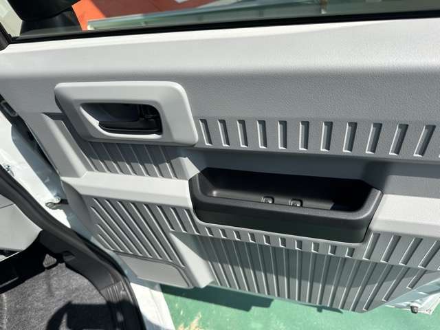 ★納車前に、専属のクリーニングスタッフが、ピッカピカにクリーニングして納車いたします！もちろん、ピッカピカの状態でお渡しするクリーニング費用も支払総額に含まれています！
