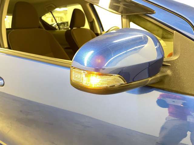 「ウインカーミラー」見た目だけでなく、対向車からの視認性の向上につながって安全度もアップ☆