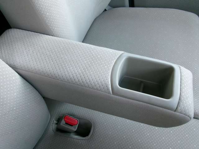 運転席アームレスト完備です！