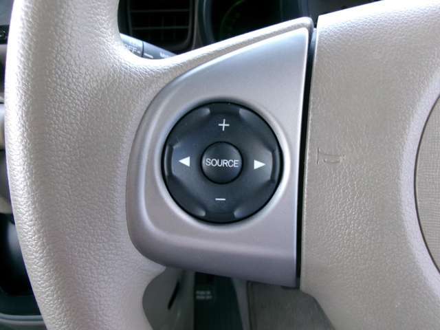 ステアリングスイッチ装備です！！運転しながらオーディオオ操作が可能です！