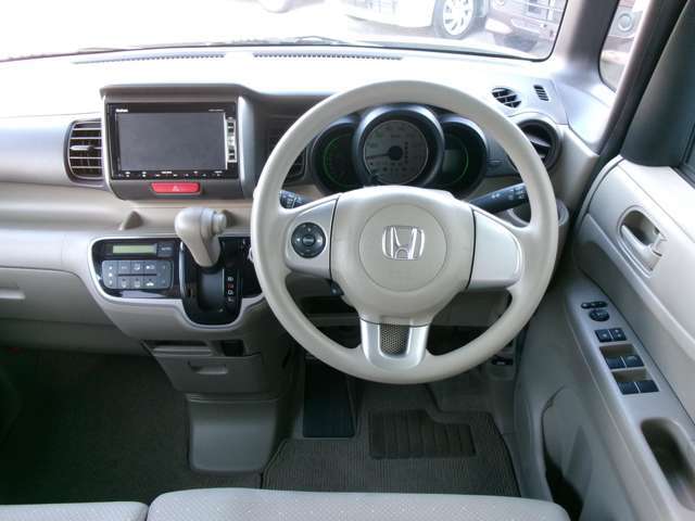実際に運転席に座ったイメージです！室内クリーニング済みです♪