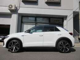 フルオプションのT-Rocになります