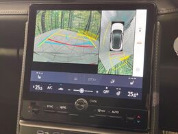 【パノラミックビューモニター】専用のカメラにより、上から見下ろしたような視点で360度クルマの周囲を確認することができます☆死角部分も確認しやすく、狭い場所での切り返しや駐車もスムーズに行えます。