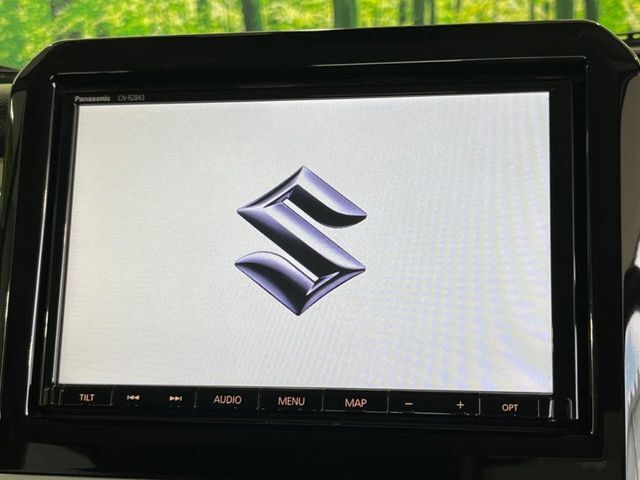 【純正8型ナビ】人気の純正ナビを装備。オーディオ機能も充実しており、Bluetooth接続すればお持ちのスマホやMP3プレイヤーの音楽を再生可能！毎日の運転がさらに楽しくなります！！