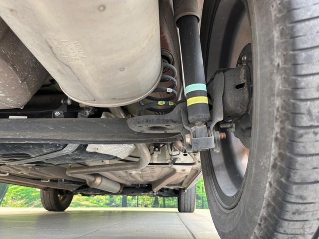 お車を安心してお乗りいただく為には、足回りの定期点検が欠かせません。サービスサポート（有償保証）では無料点検もご提供しており、安心のカーライフをお過ごしいただけるサポート体制が整っています。