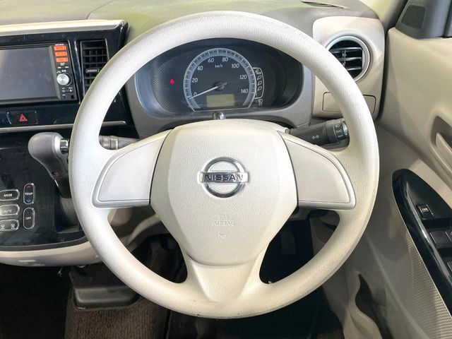 ステアリングも使用感が少なく、きれいな状態となっております♪