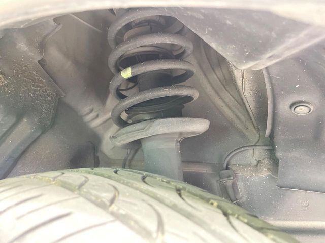 お車を安心してお乗りいただく為には、足回りの定期点検が欠かせません。サービスサポート（有償保証）では無料点検もご提供しており、安心のカーライフをお過ごしいただけるサポート体制が整っています。