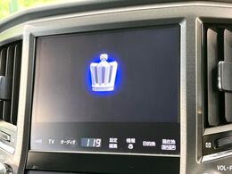 【メーカー純正ナビ】インテリアに溶け込むスタイリッシュな「専用設計」メーカーナビを装備♪視認性や操作性など基本性能にも優れ、より上質なカーライフをお楽しみいただけます。