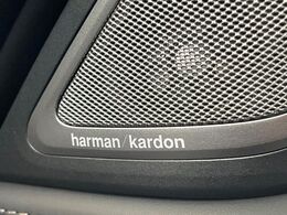 【harman/kardonサウンドシステム】高品位サウンドシステムを搭載。専用のチューニングが施された大小様々なスピーカーから良質なサウンドが奏でられ、臨場感あふれる音響空間を演出します。