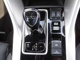 オートホールド付電動パーキングブレーキ装備です。