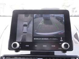 マルチアラウンドモニター車を上から見た状態で画面に映されるので、駐車がラクラク！