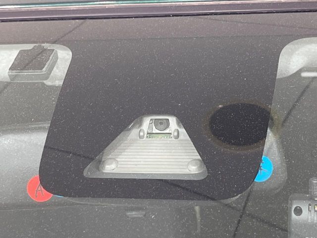 【スマートアシスト】走行中に前方の車両等を認識し、衝突しそうな時は警報とブレーキで衝突回避と被害軽減をアシスト。より安全にドライブをお楽しみいただけます。