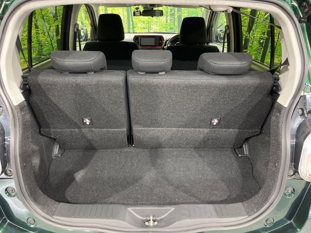 普段のお買い物や通勤、送迎等に十分な荷室スペースを確保しております。セカンドシートを倒すと、大きな荷物の積載も可能です♪