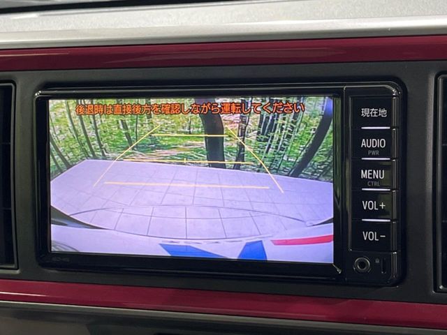 【バックカメラ】駐車時に後方がリアルタイム映像で確認できます。大型商業施設や立体駐車場での駐車時や、夜間のバック時に大活躍！運転スキルに関わらず、今や必須となった装備のひとつです！