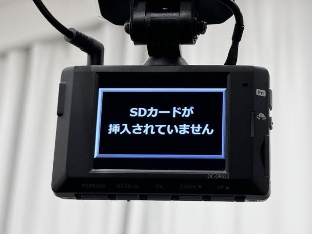 ドライブレコーダー装備してますよ。　思いでの記録や万が一の時の記録にも便利ですね。