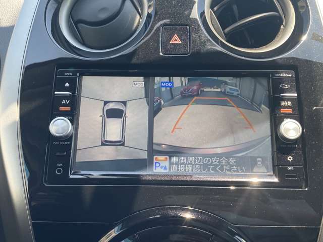 ■アラウンドビューモニター■クルマを真下から見下ろしているかのように周囲の状況を直感的に把握し、安心して駐車が出来ます。