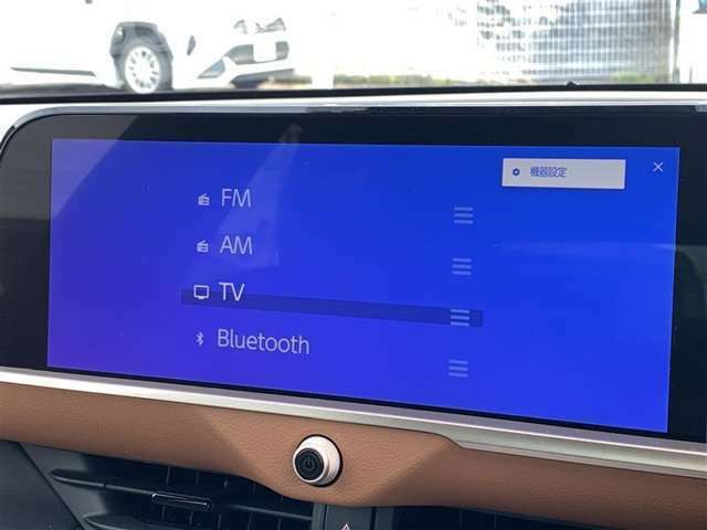 Bluetooth(ブルートゥース）接続機能付き。　スマートホンなどからお気に入りの音楽をワイヤレス再生できます。　ドライブがさらに楽しくなりますね♪
