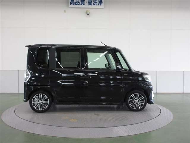 両側スライドドアで狭い駐車場での乗り降りもラクラクです。