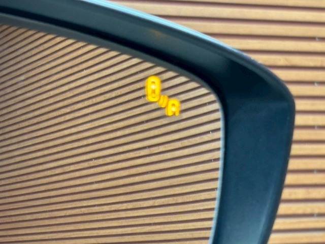 【ブラインドスポットモニター】ブラインドスポットモニター搭載で後方から接近する車両にも簡単に気づけます。