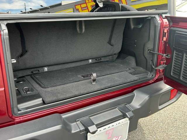 普段のお買い物や通勤、送迎等に十分な荷室スペースを確保しております。
