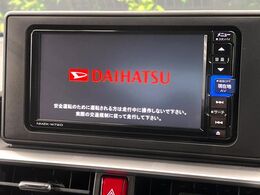 【純正ナビ】人気の純正ナビを装備しております。ナビの使いやすさはもちろん、オーディオ機能も充実！キャンプや旅行はもちろん、通勤や買い物など普段のドライブも楽しくなるはず♪