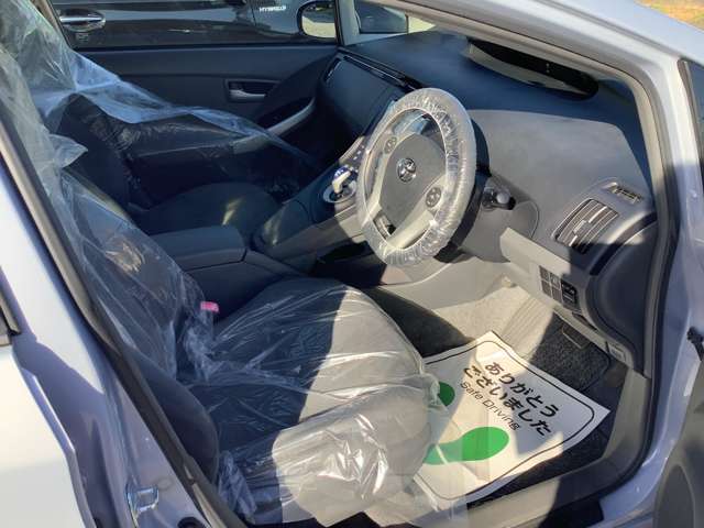 当店は車両販売だけではなく内外装のクリーニングや車検整備も行っております。お困りの際は、是非ご連絡ください。